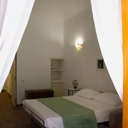 Caracciolo Lounge *